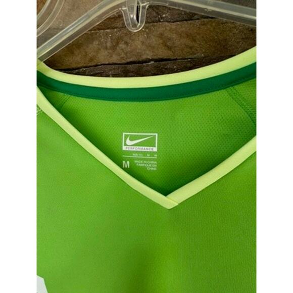 Nike Performance Shirt-Size Medium - Picture 2 of 5